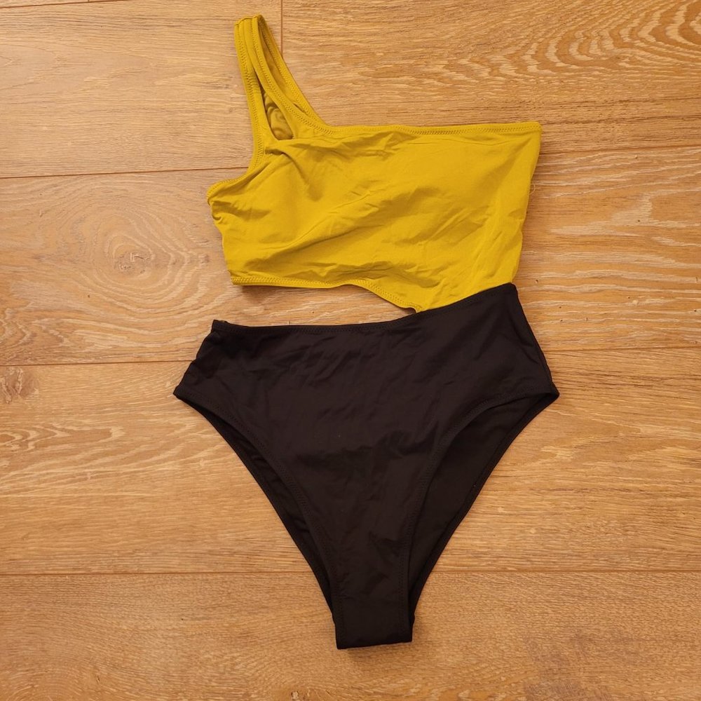 120. Everyday Sunday one piece single strap swimsuit. Golden Palm. Size XS. NWT